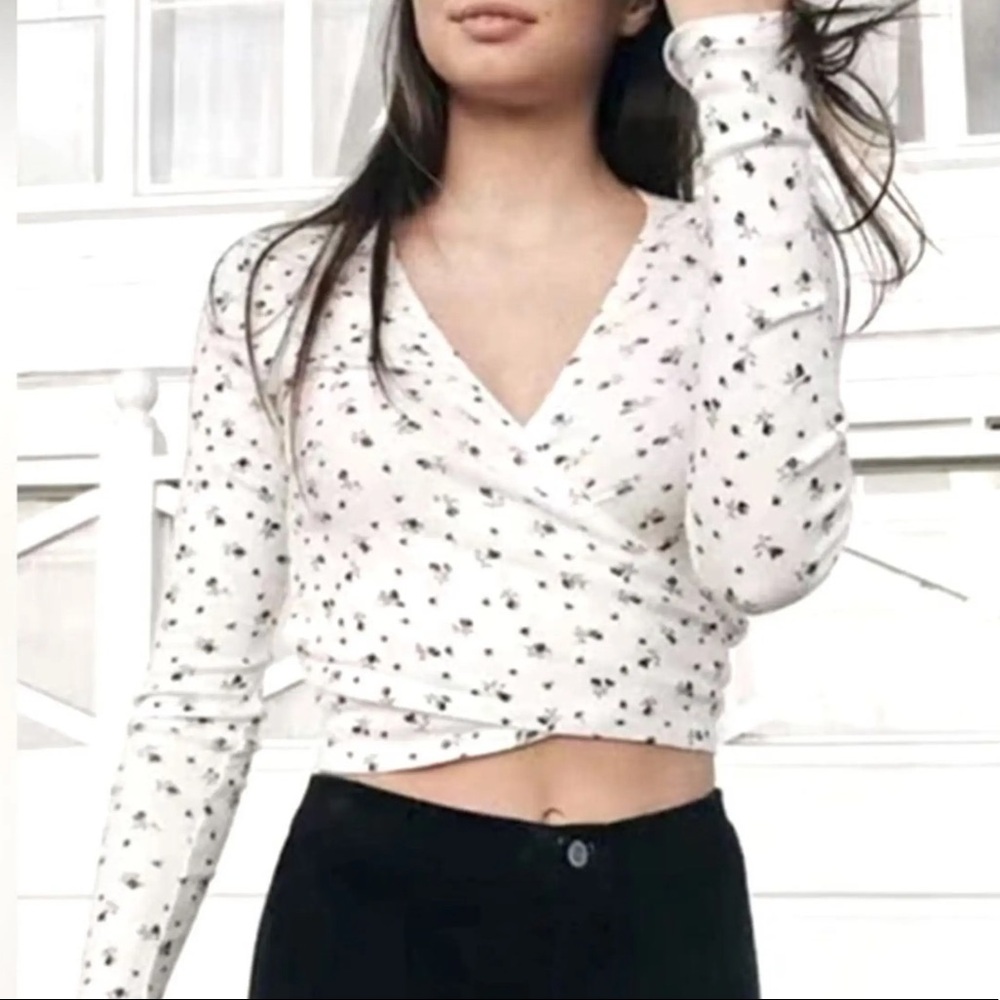 Brandy Melville Wrap Top Floral White Top
